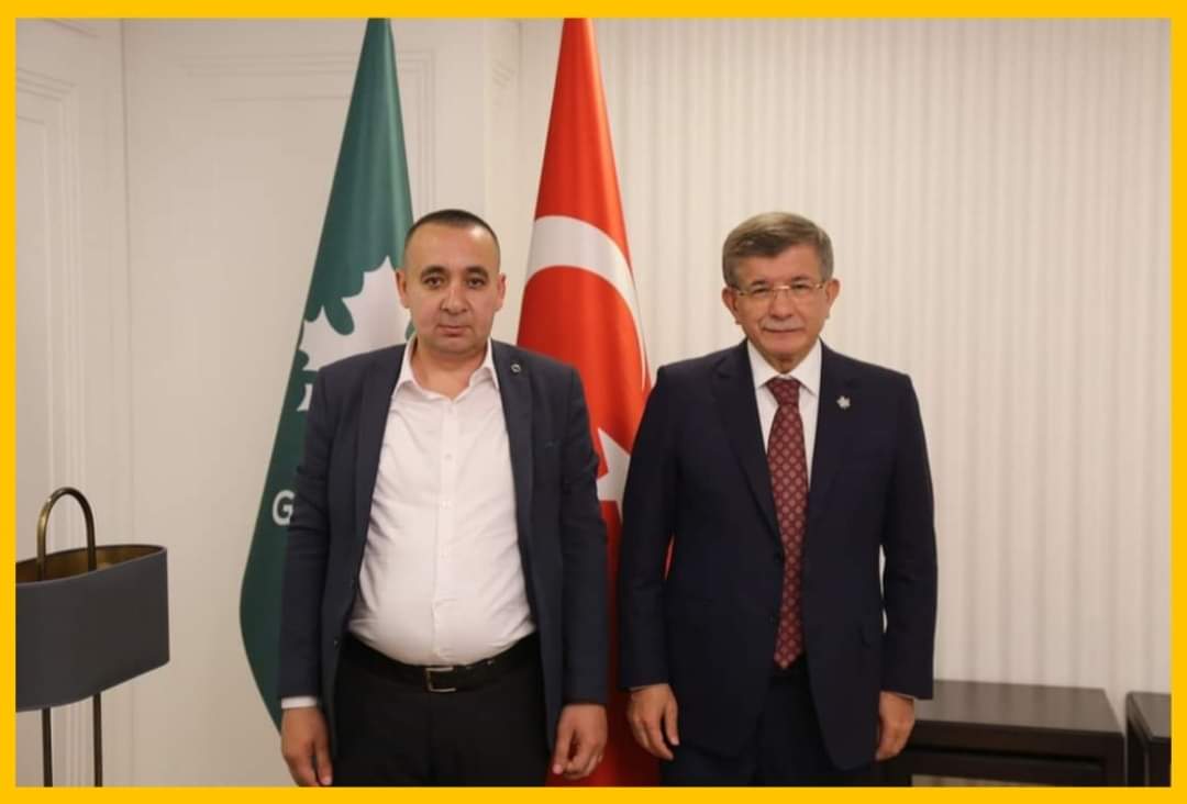 زعيم حزب المستقبل "أحمد داوود أوغلو" خلال لقائه بالناشط الحقوقي السوري "طه الغازي" في أنقرة زعيم حزب المستقبل "أحمد داوود أوغلو" خلال لقائه بالناشط الحقوقي السوري "طه الغازي" في أنقرة