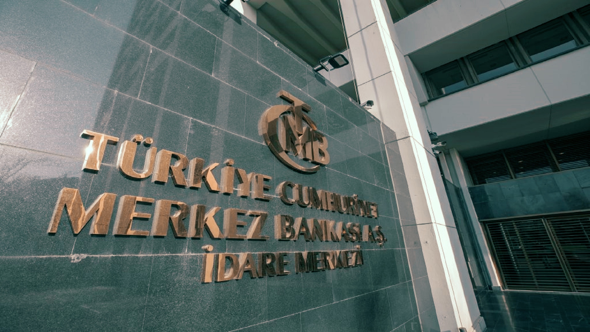 Türkiye merkez bankası faizi yüzde 14’te tuttu
