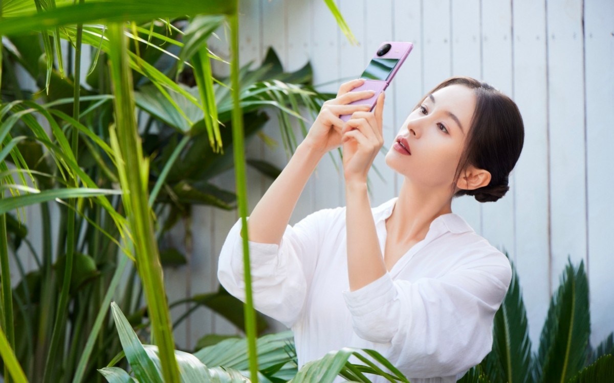 Important for lovers of evolution .. The vivo X Flip foldable phone is soon in your hands